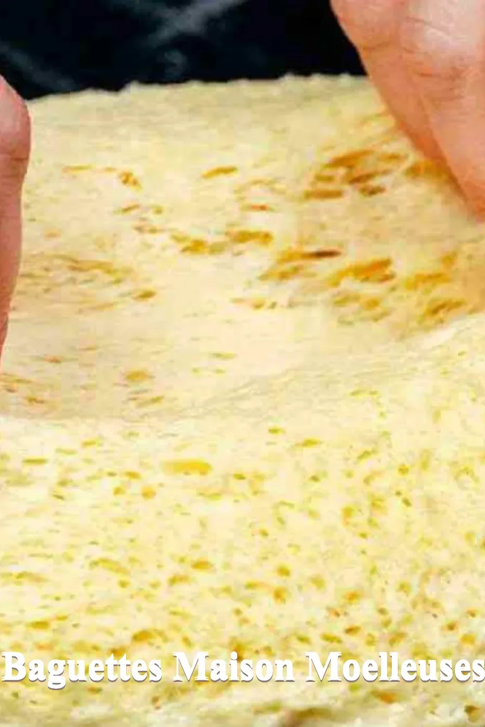 Baguettes maison moelleuses prêtes à être dégustées avec une croûte dorée.