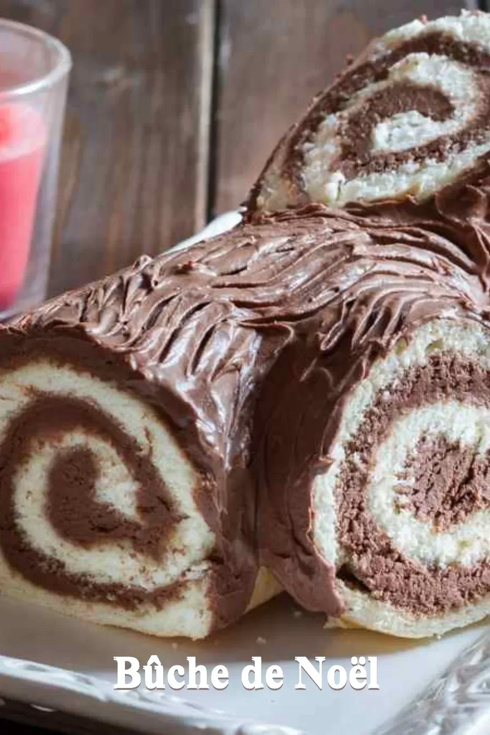 Bûche de Noël gourmande décorée pour les fêtes de fin d'année