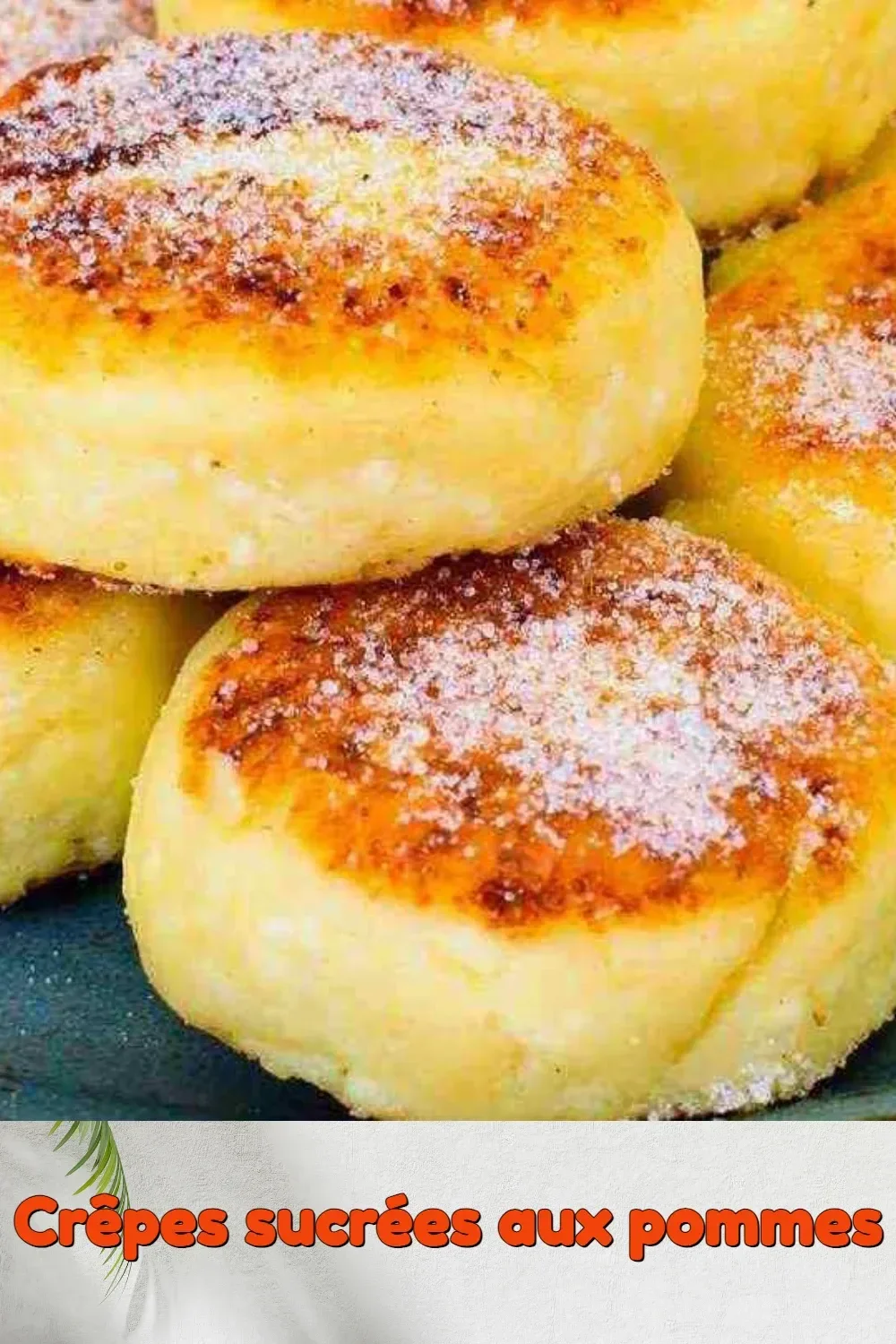 Délicieuses crêpes sucrées aux pommes garnies de caramel