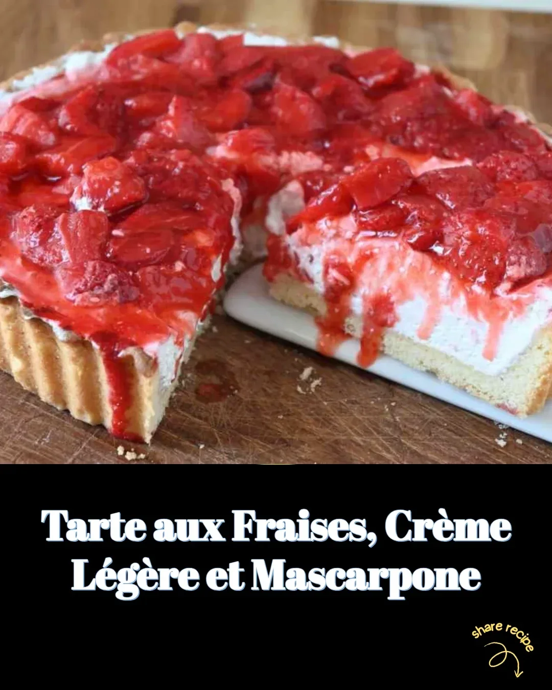 Tarte aux Fraises avec crème légère et mascarpone sur une assiette