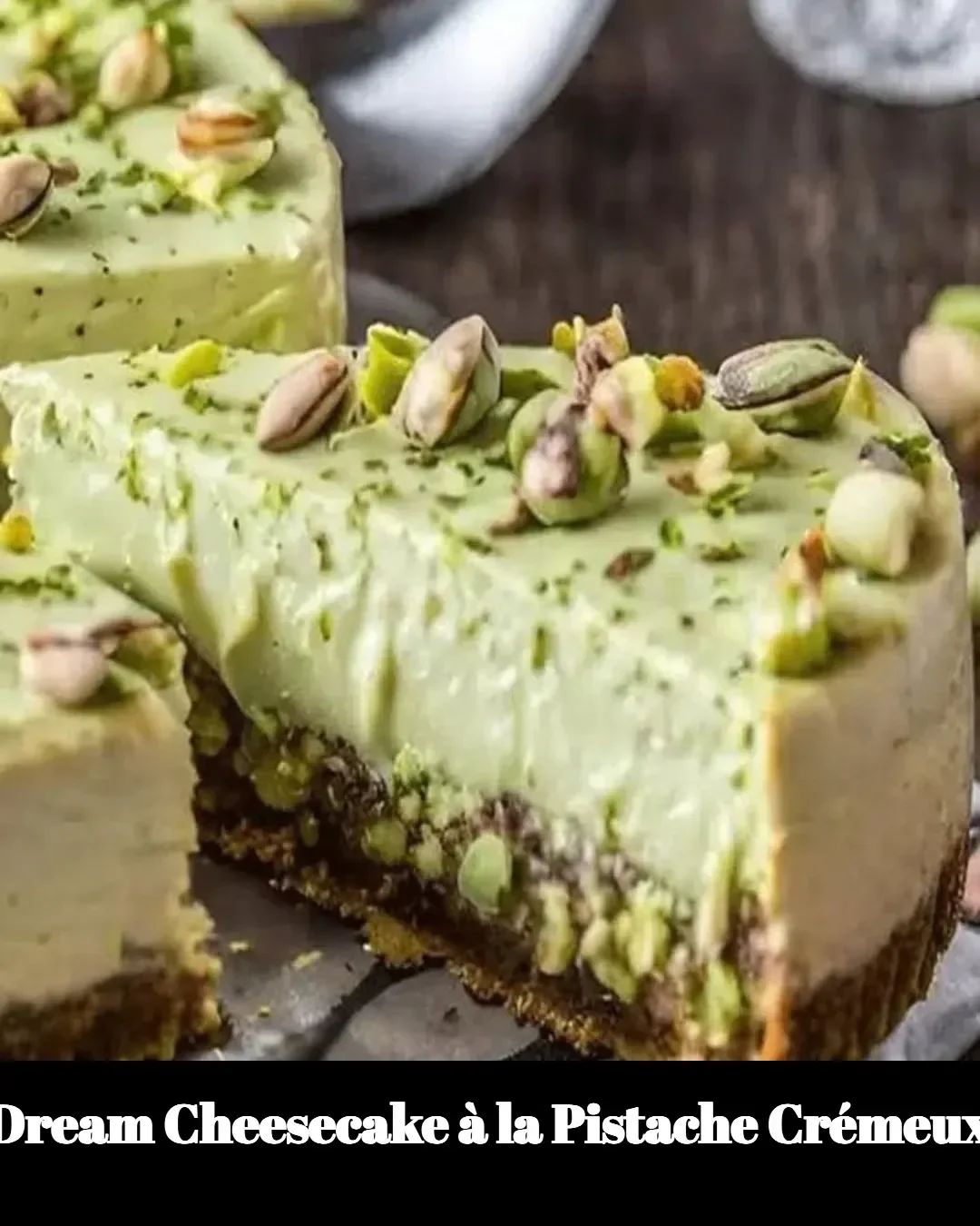 Cheesecake à la pistache crémeux, dessert gourmet et savoureux.