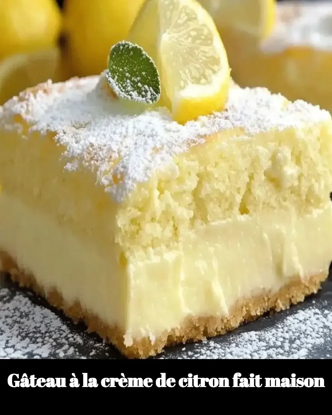 Gâteau au citron fait maison avec crème de citron, dessert frais et savoureux.