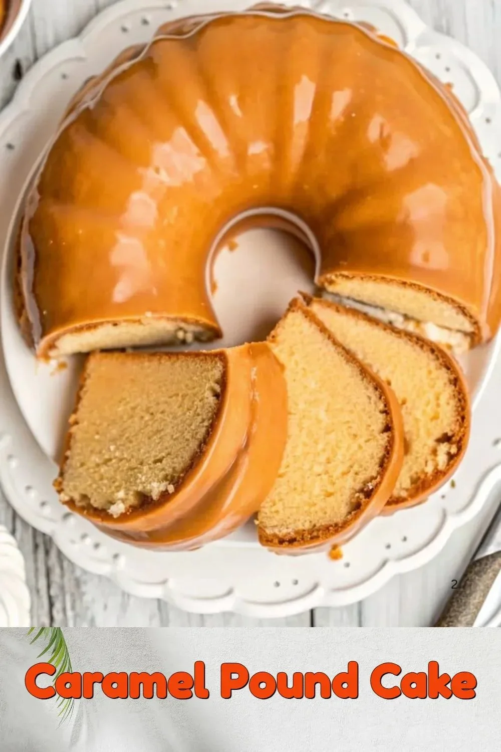 Gâteau au beurre caramel moelleux avec un nappage caramélisé