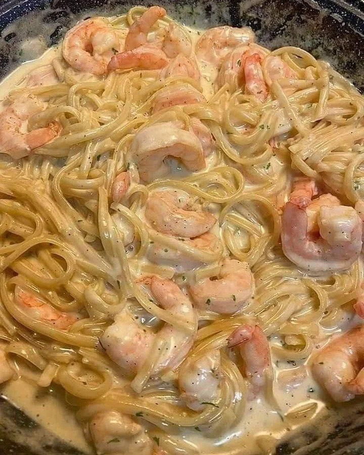 Spaghetti aux crevettes avec sauce blanche crémeuse