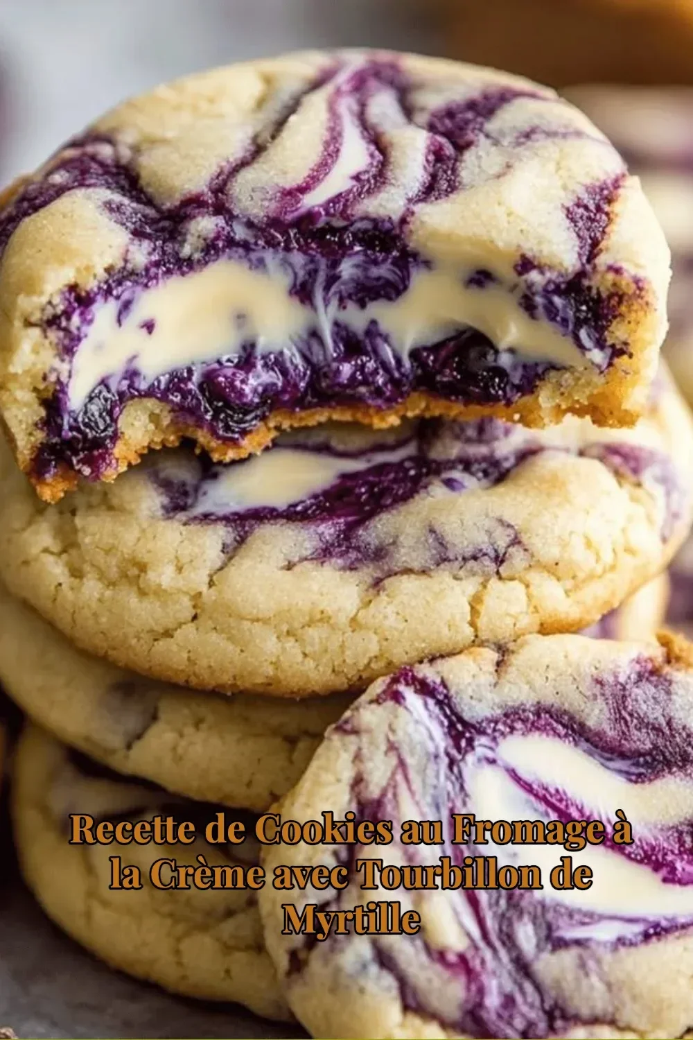 Cookies au fromage à la crème avec tourbillon de myrtille