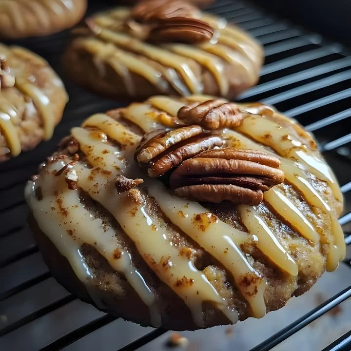 Sablés de cookies au potiron, pacanes, et miel épicé.