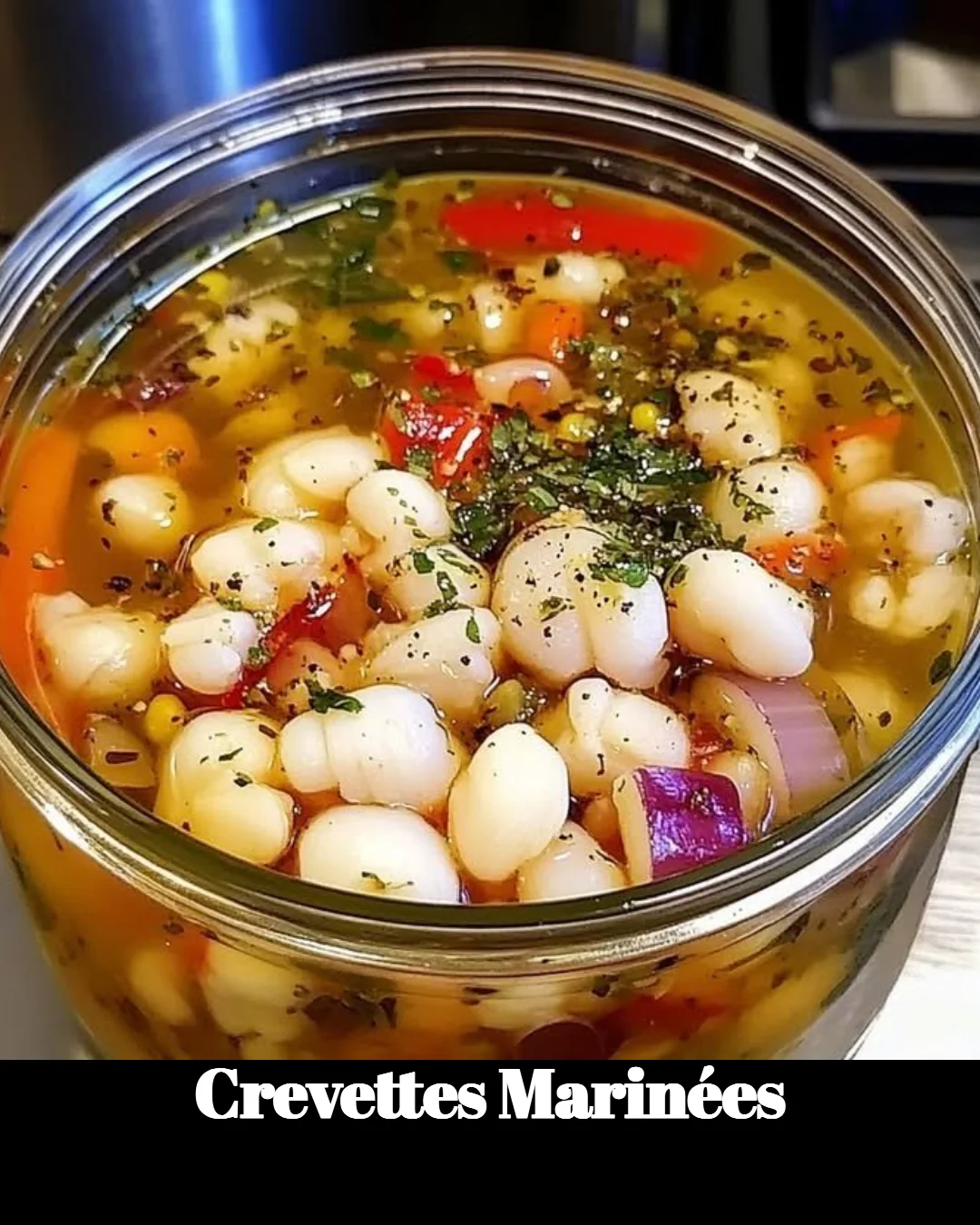 Assiette de crevettes marinées prêtes à déguster