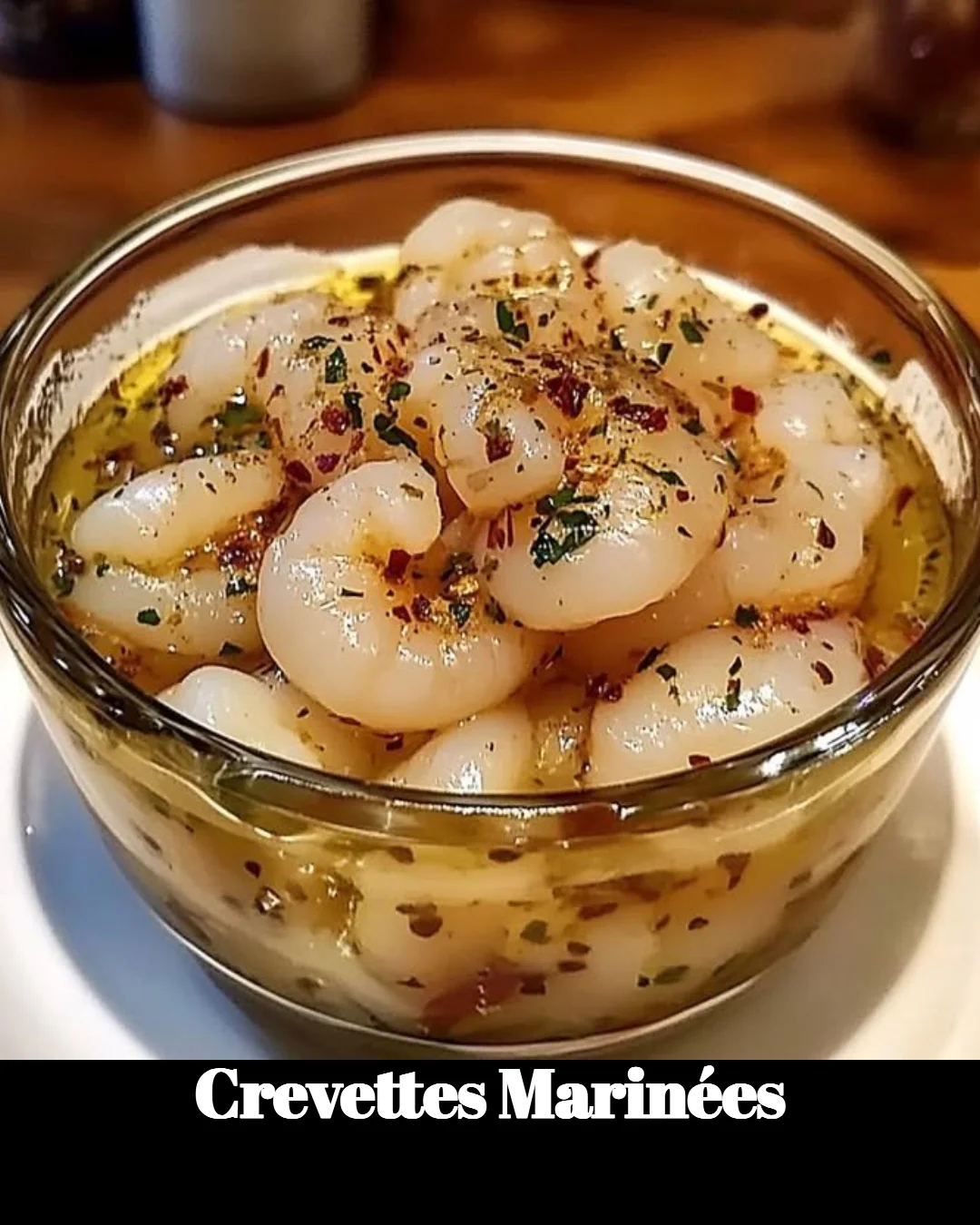 Crevettes marinées préparées avec des épices et marinades savoureuses