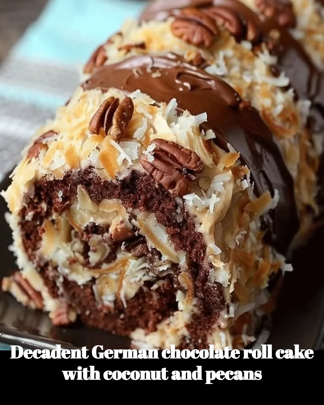 Gâteau roulé allemand au chocolat garni de noix de coco et de pacanes