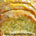 Gâteau au zucchini et au citron garni de crème au fromage à la crème