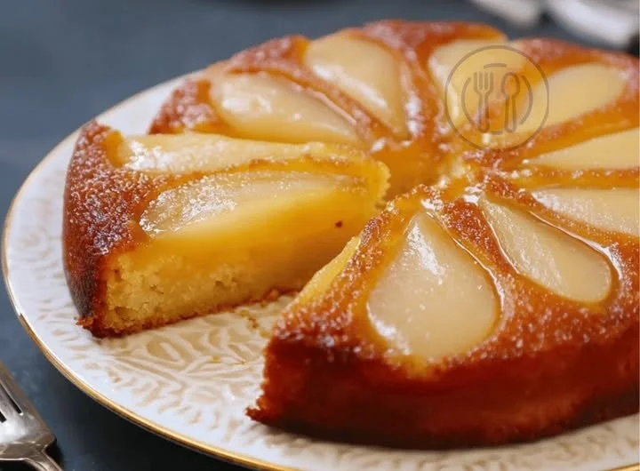 Gâteau renversé aux poires léger et appétissant, une recette gourmande.
