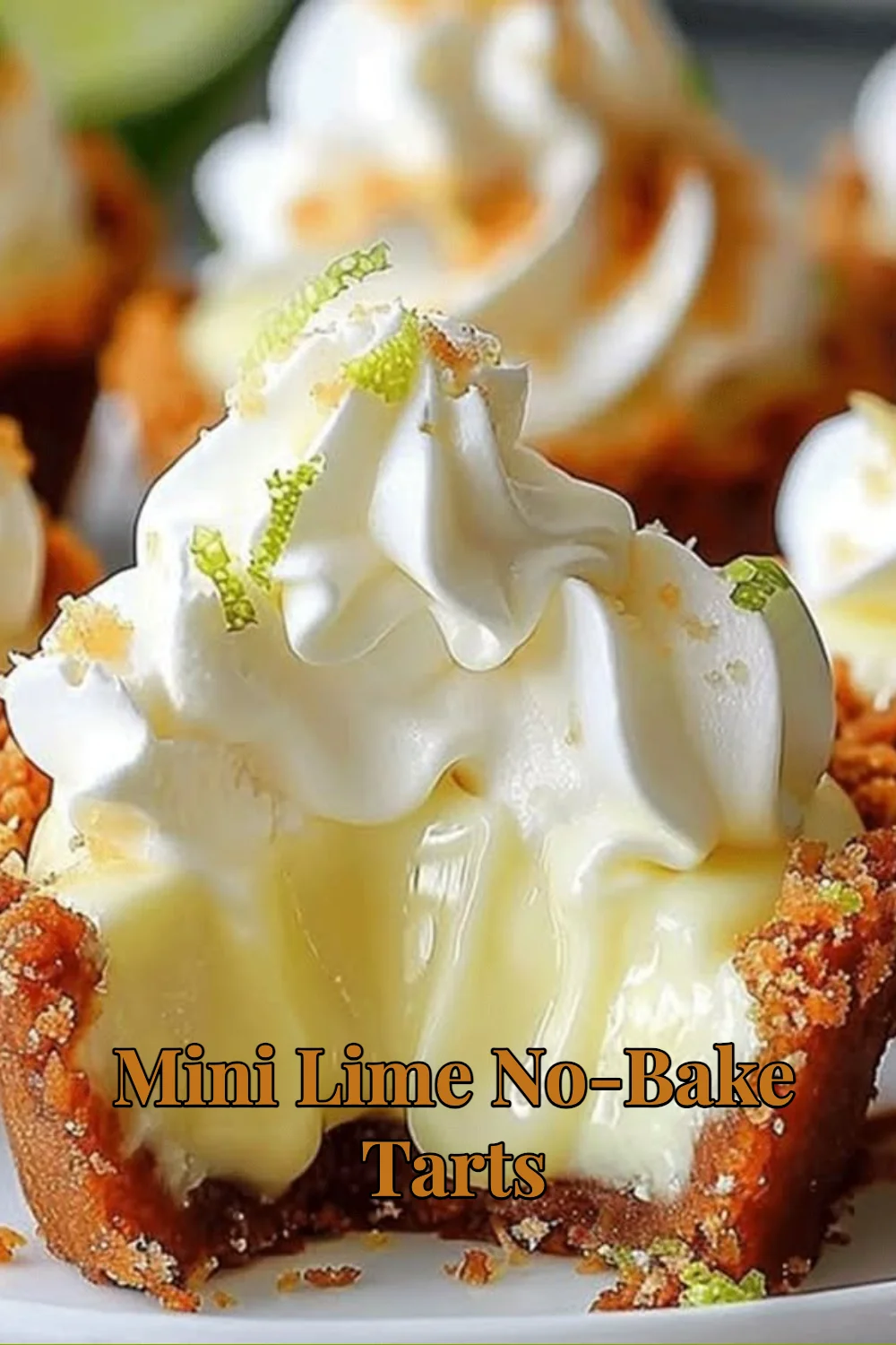 Mini tartes au citron vert sans cuisson sur une assiette élégante