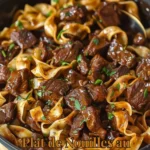 Plat de nouilles au boeuf savoureux prêt à déguster