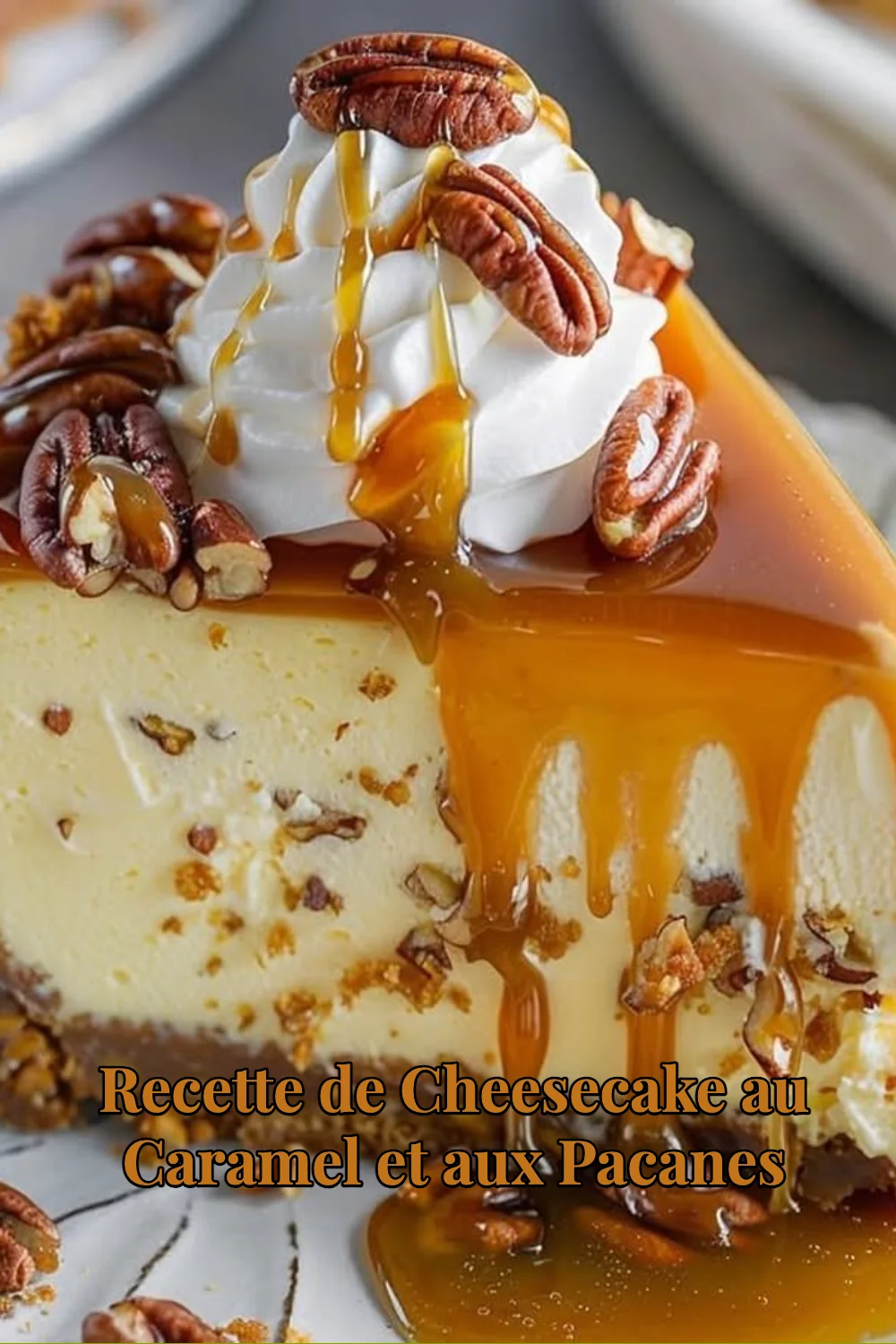 Cheesecake au caramel et aux pacanes, un dessert gourmand et délicieux.