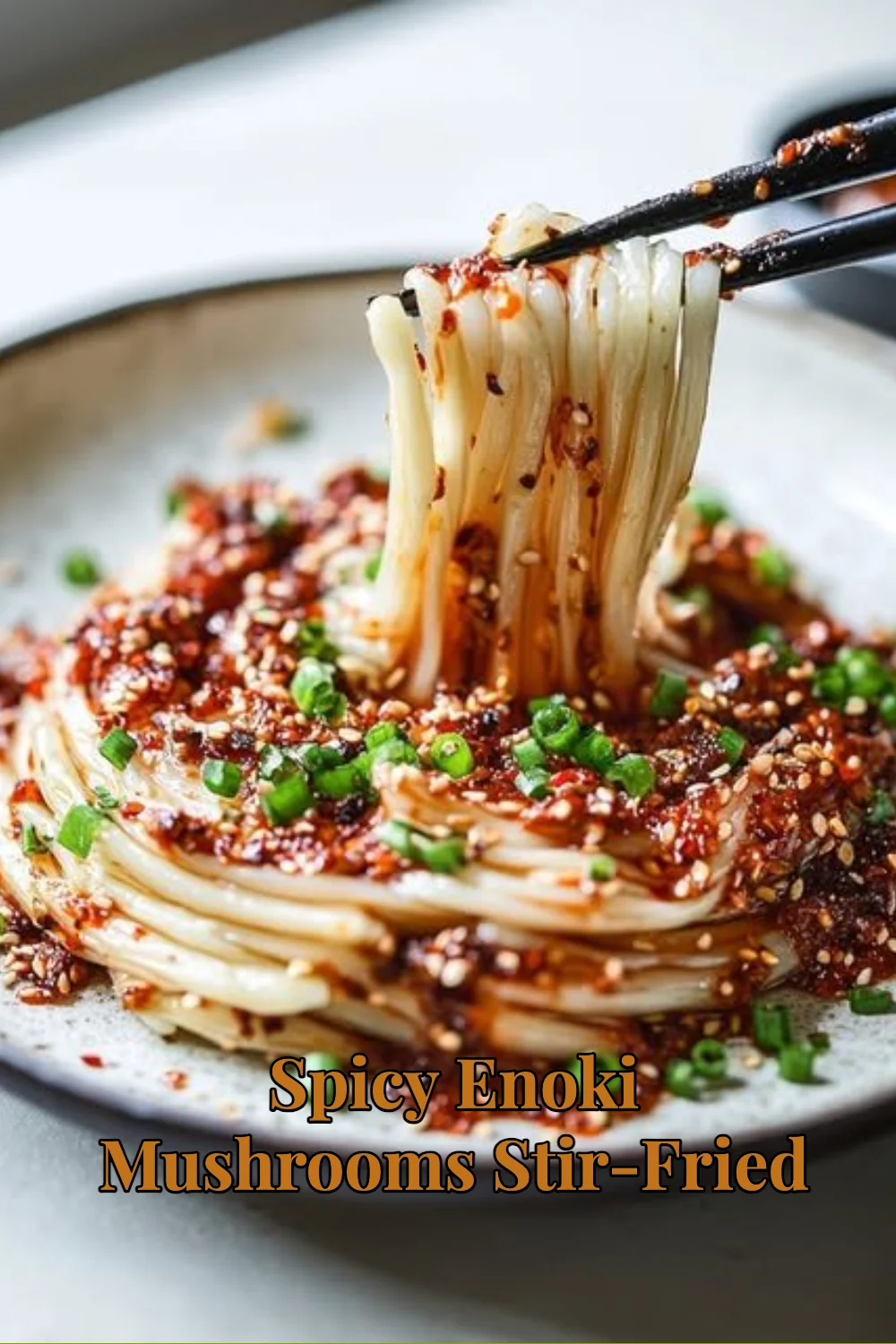 Recette de champignons enoki épicés stir-fried savoureux